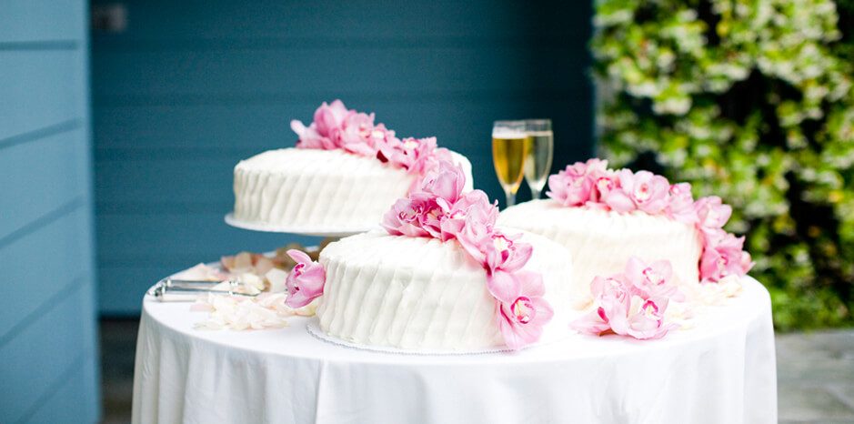 CAKES BY CHANTE — Desserts & Sweets